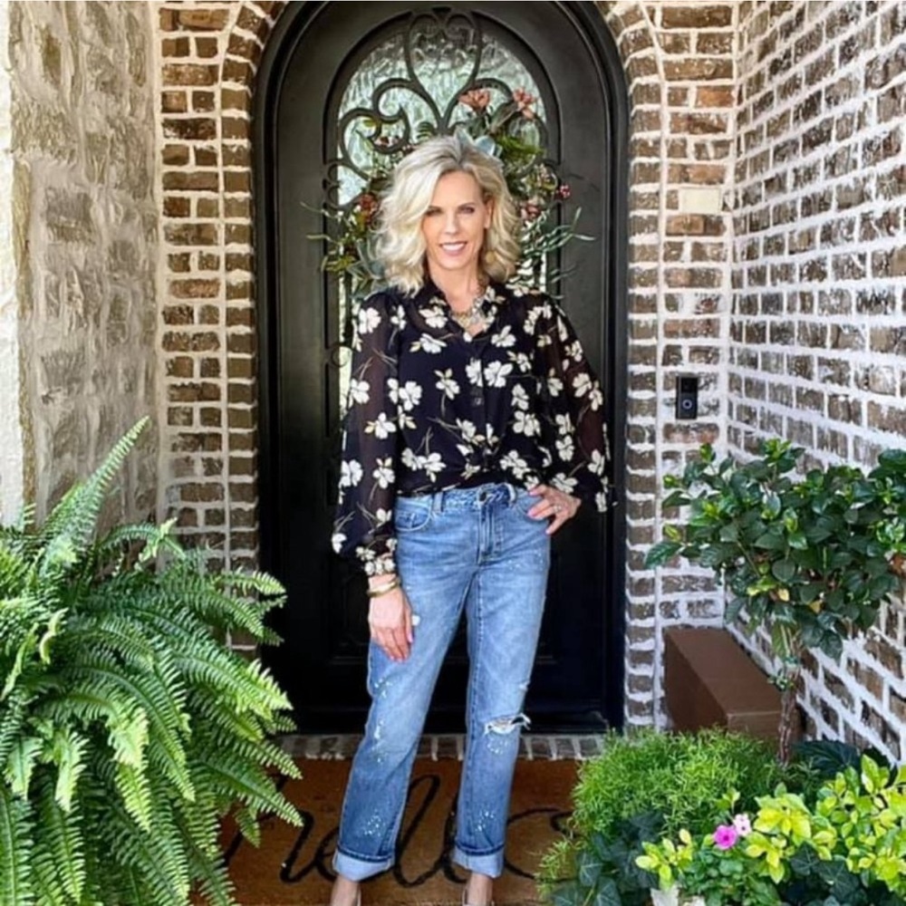 Cabi 4159 Cosmo Blouse Fall 2021 Medium , Floral Long puff Sleeves Black